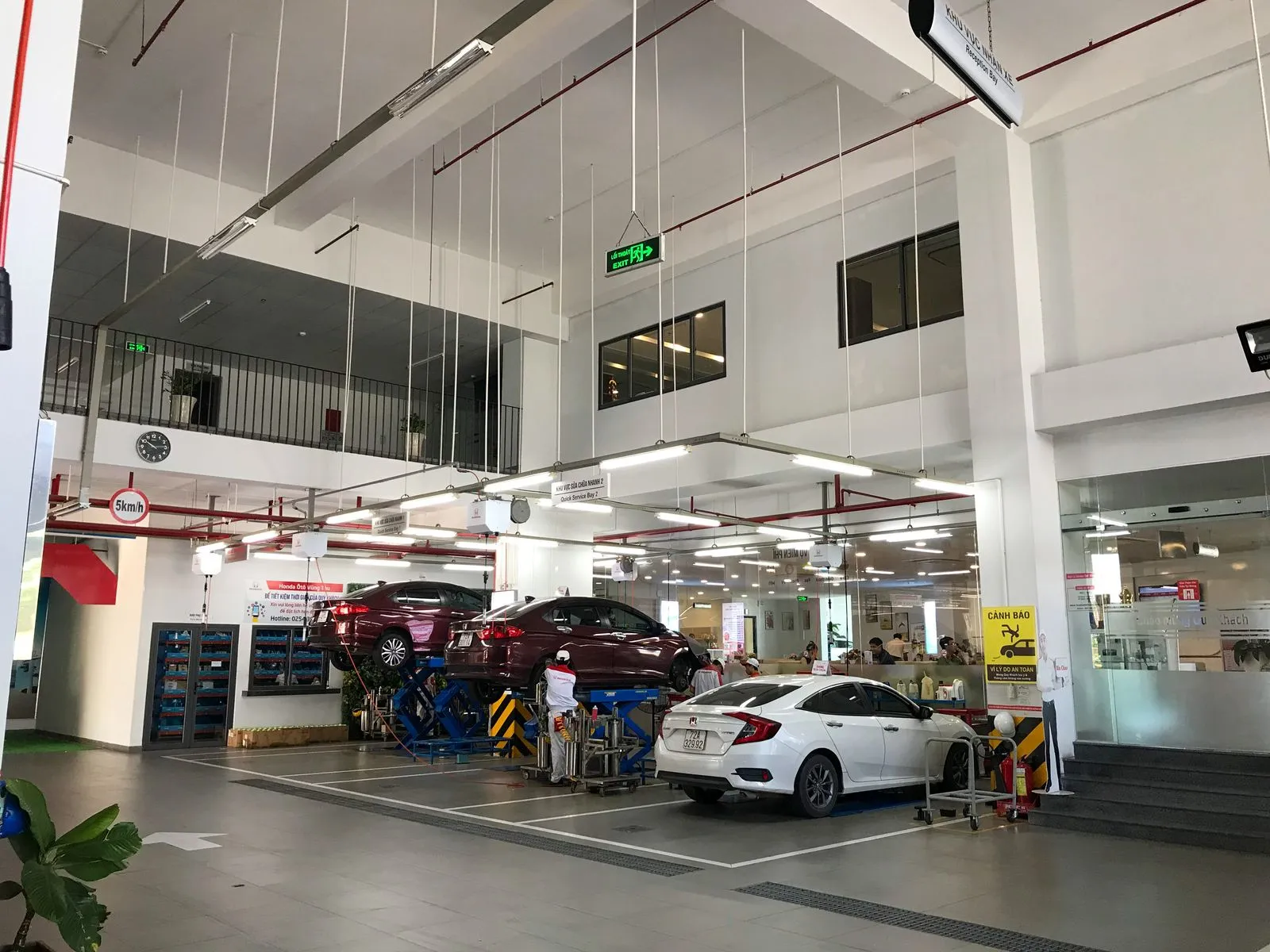 HONDA CAR SHOWROOM - Gallery image 3 of 7 by OLY Studio