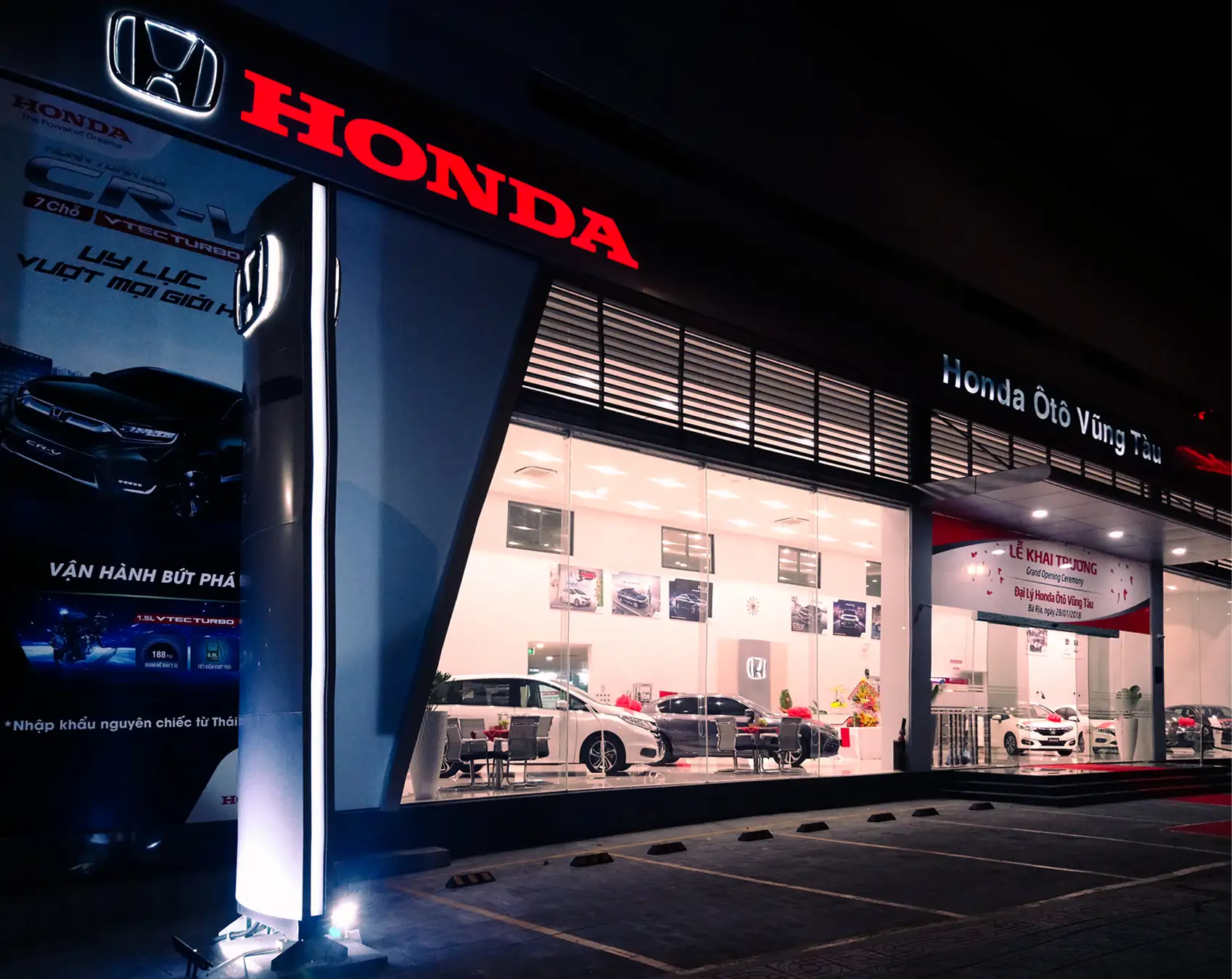 HONDA CAR SHOWROOM - Hero image by OLY Studio
